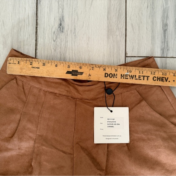Finders Keepers The Label Faux Suede Shorts Camel Size 4 NWT - Picture 3 of 11